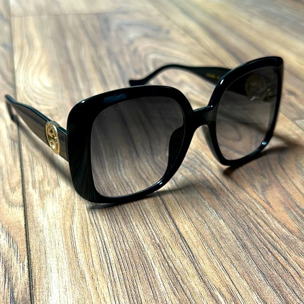 Authentic Gucci black square oversized frame sunglasses. GG1029SA.